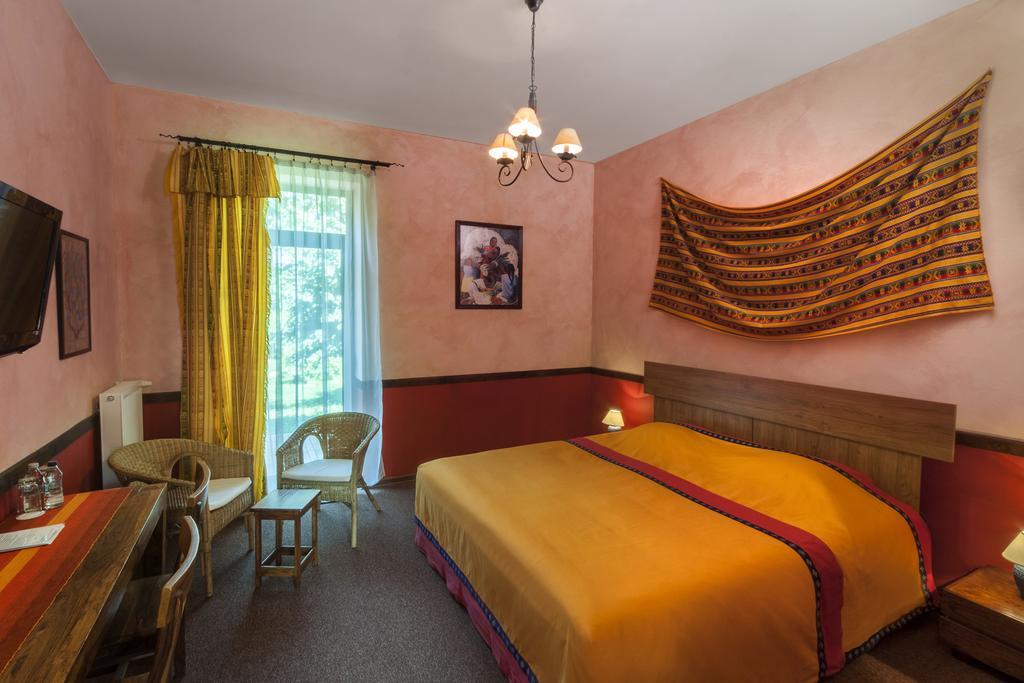 Palac Nieznanice Zabytek Goscinny Ze Spa Rom bilde