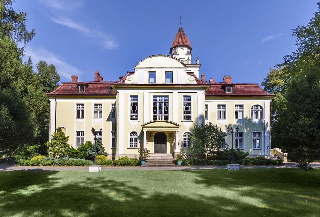 Palac Nieznanice Zabytek Goscinny Ze Spa Eksteriør bilde